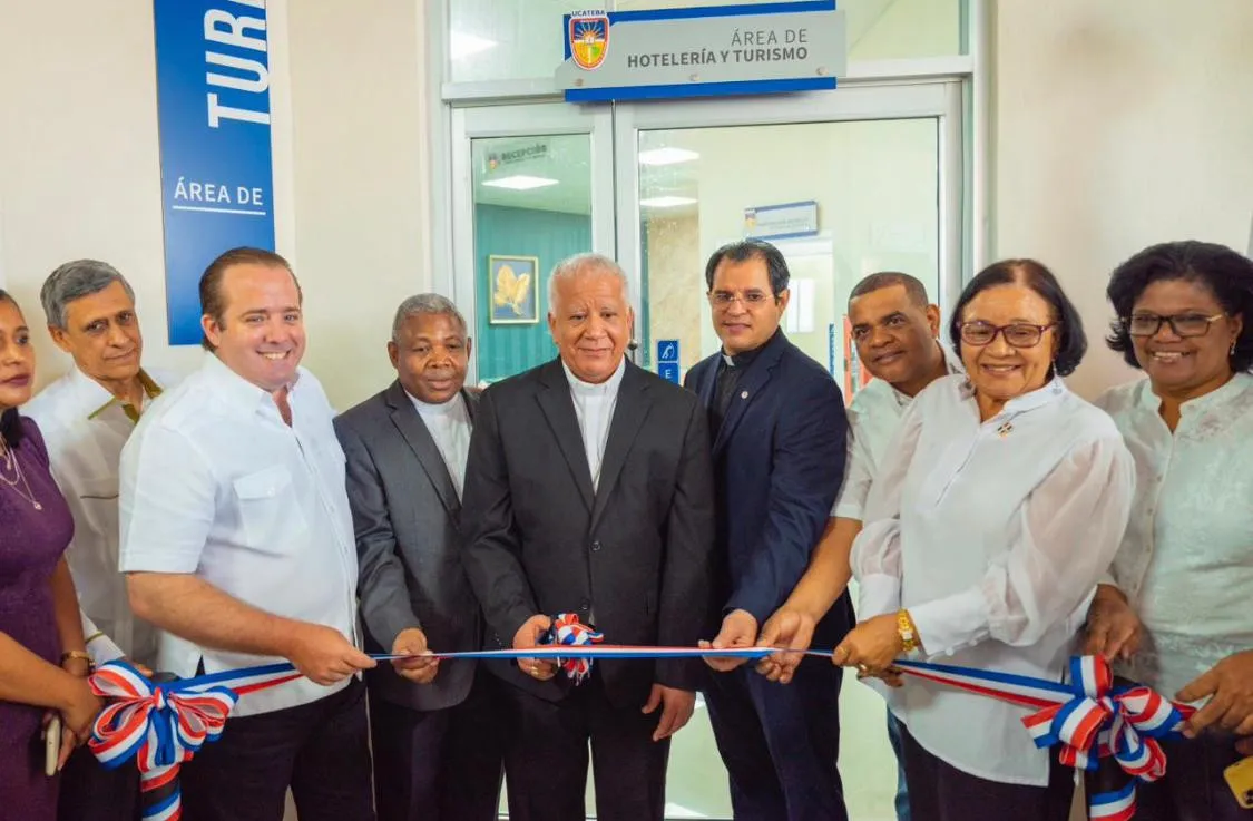 Paliza inaugura laboratorios equipados en la Universidad Católica Tecnológica de Barahona