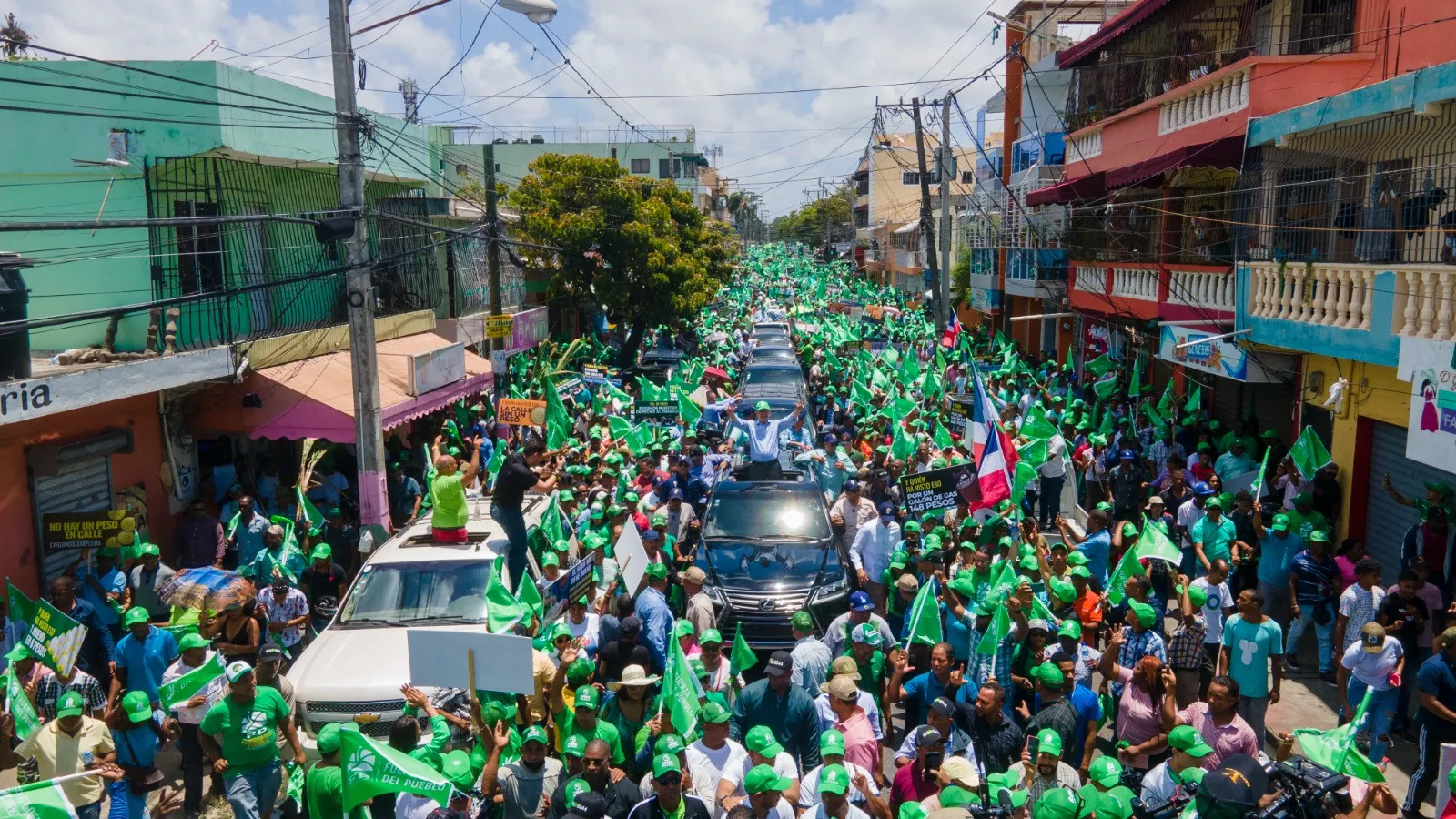 Leonel critica al gobierno en marcha por el Día de los Trabajadores