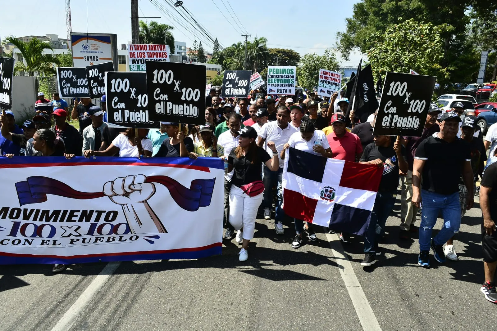 Transportistas marchan para exigir mejores condiciones sociales