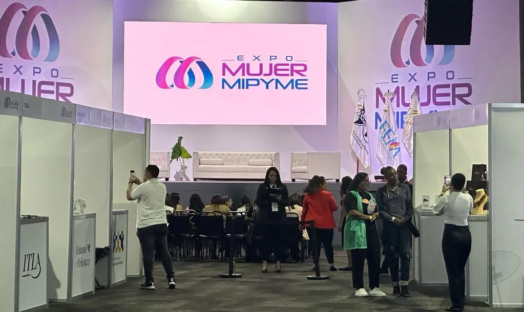 Emprendedoras exhiben su creatividad, productos y servicios en “Expo Mujer Mipyme”