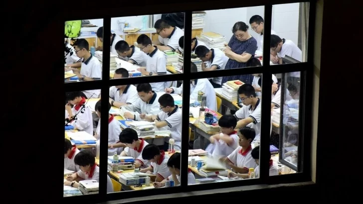 Desempleo juvenil en China: aumentan los ‘selfies zombis’ en la universidad