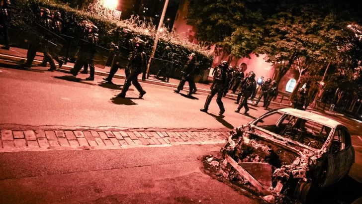 Otros 270 detenidos la noche del viernes en Francia