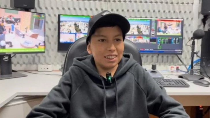 La condición extremadamente rara por la que un joven de 23 años parece de 13