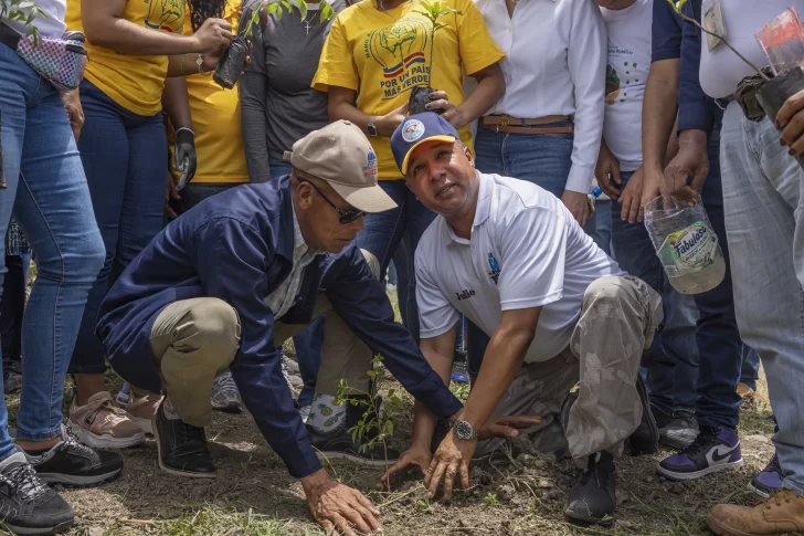 Servidores penitenciarios realizan jornada de reforestación