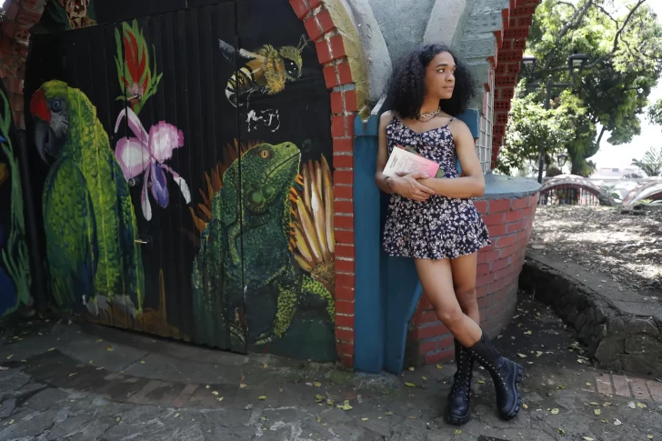 Flor Bárcenas, la escritora colombiana que reivindica las voces trans con su poesía