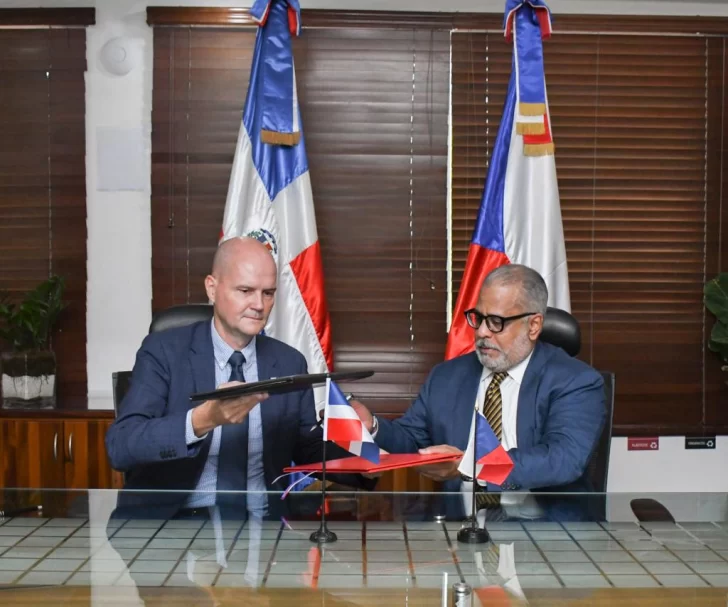 República Dominicana y República Checa firman acuerdo de aviación