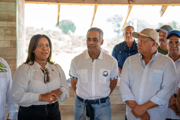 Ministro Joel Santos encabeza jornada de reforestación en Piedra Blanca