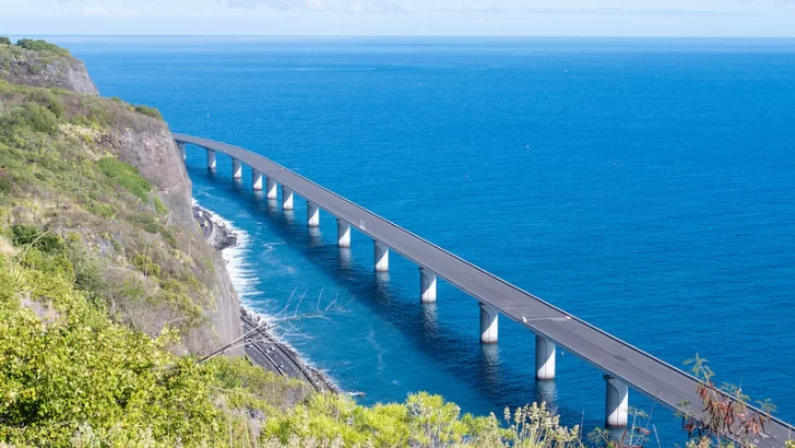 Nueva-carretera-costera-en-la-Isla-Reunion-728x410