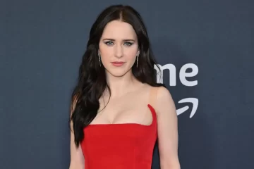 Rachel-Brosnahan-2-728x485