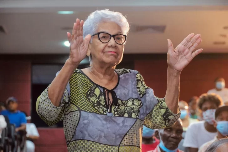 Iris Ramírez Colón, asesora del community college, con funciones en la Dirección de Gestión Humana, externó que el objetivo principal “De las Arrugas a la Sabiduría" es “reconocer y honrar la experiencia y sabiduría acumulada por nuestros adultos mayores, al tiempo que se les brinde herramientas y recursos para disfrutar de una vida saludable y activa”.