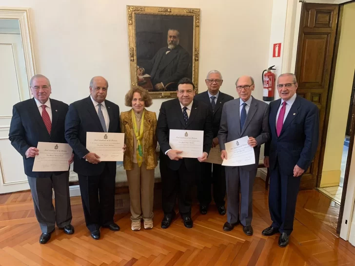 Cinco dominicanos ingresan a la Real Academia de la Historia de España