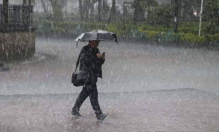 Mantienen una provincia en alerta amarilla y siete en verde por onda tropical