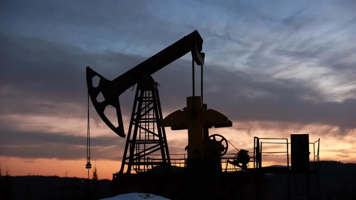 El petróleo de Texas abre con una bajada del 2,76 %, hasta los 68,23 dólares el barril