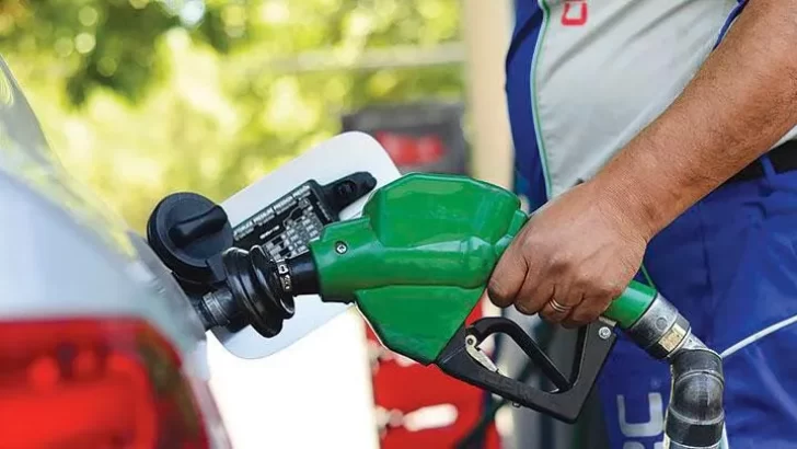 Entre 1,5 hasta 8 pesos bajan los combustibles