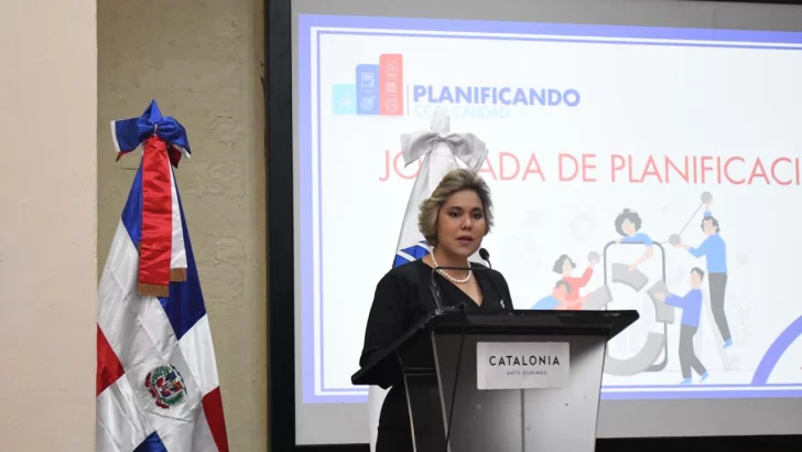   María Elena Vásquez afirma planificación garantiza calidad de servicios de ProCompetencia