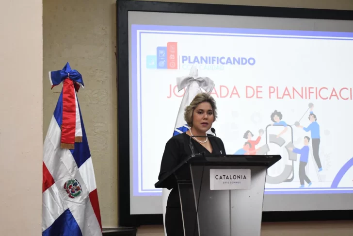   María Elena Vásquez afirma planificación garantiza calidad de servicios de ProCompetencia