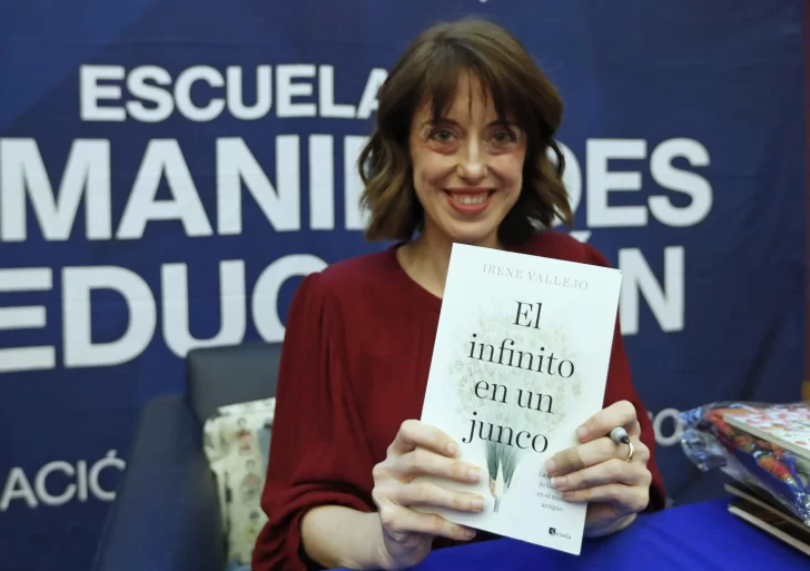 Irene Vallejo presenta en Londres la traducción al inglés de "El infinito en un junco"