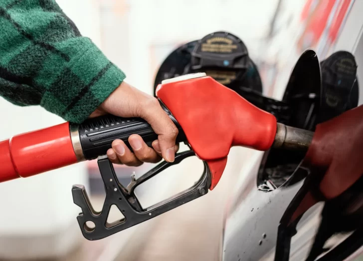 Gasoil óptimo baja 2 pesos; gasolinas siguen congeladas