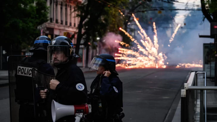 Francia: más de mil arrestos en la cuarta noche de disturbios