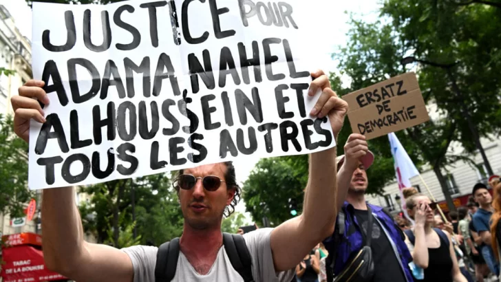 La justicia francesa prohíbe una manifestación contra las violencias policiacas