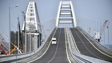 Puente de Kerch: 5 cifras que muestran la magnitud de la infraestructura que une a Rusia con Crimea y que presuntamente fue atacado por Ucrania