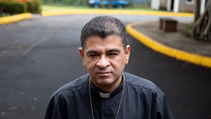 Rolando Álvarez, el obispo nicaragüense crítico con el gobierno de Ortega que fue liberado unas horas y volvió preso en medio del secretismo