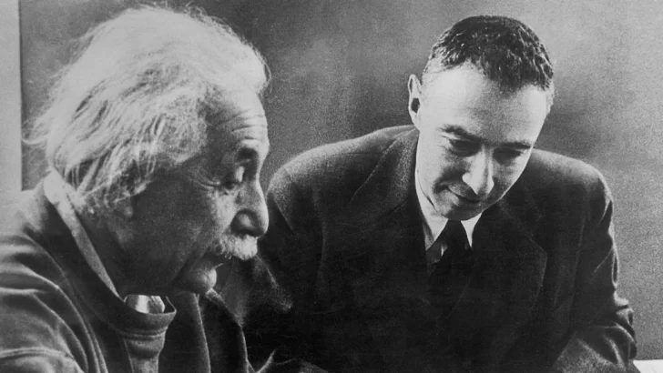 Oppenheimer y Einstein: la complicada relación entre el 