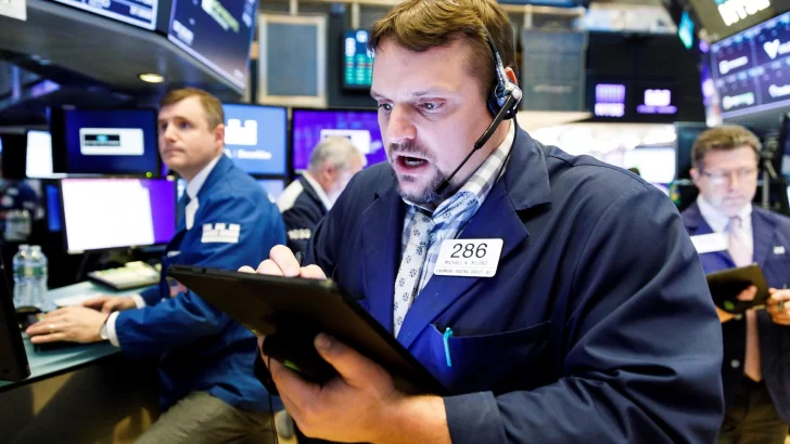 Wall Street cierra en verde sesión reducida