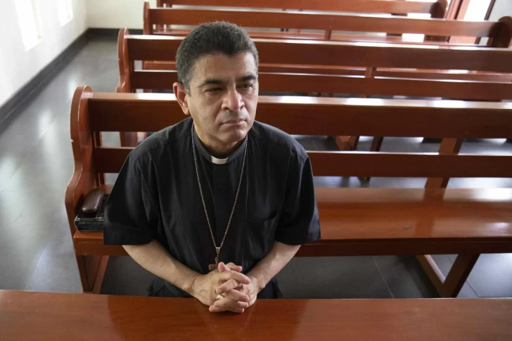 Régimen de Ortega devuelve a la cárcel a obispo Álvarez tras negarse a ser exiliado