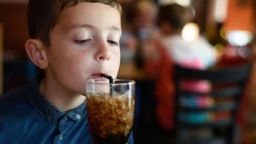 Qué es el aspartame, el endulzante que la OMS calificó como 