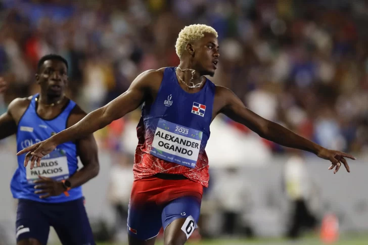 El dominicano Alexander Ogando gana la medalla de oro en los 200 metros de San Salvador