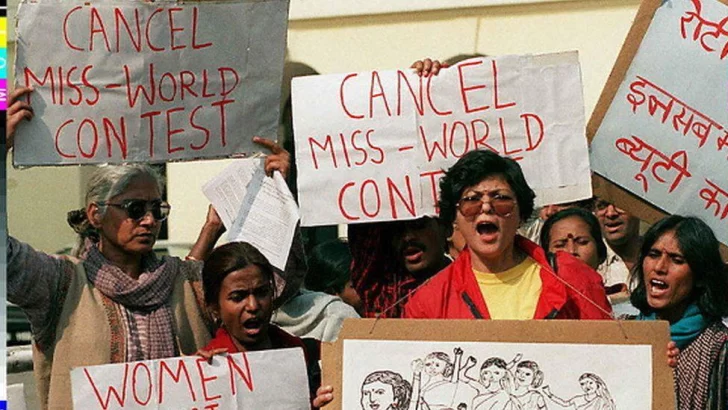 La tumultuosa historia de Miss Mundo 1996 que terminó con revueltas masivas, un suicidio y la cancelación del desfile en bañador