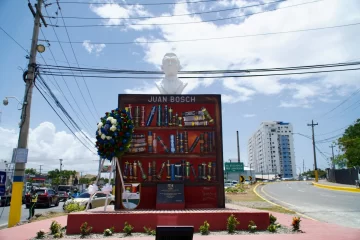 Monumento a Juan Bosch fue inaugurado en Santo Domingo Este