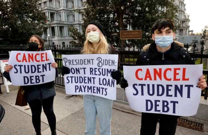 Biden condona deuda estudiantil a 804 mil personas por US$ 39 mil millones