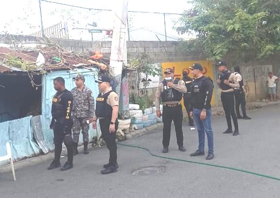 Ministerio Público, Policía y DNCD rastrean barrios de Santiago en busca de armas y drogas