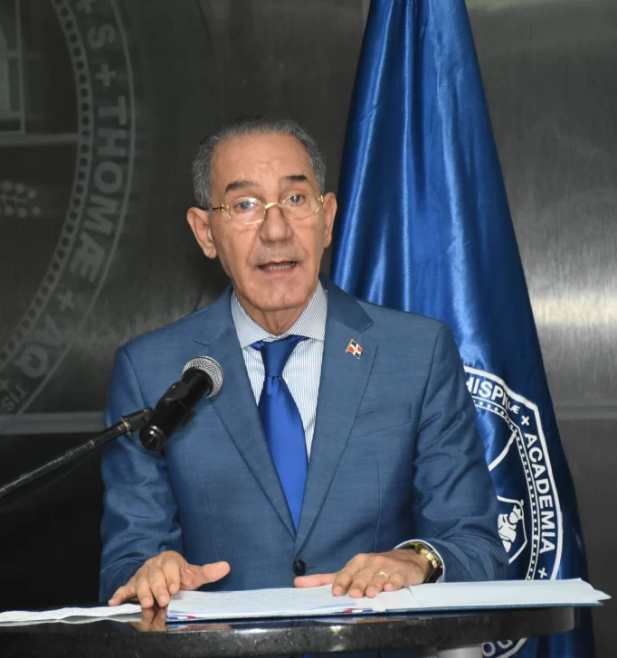 El ministro de Educación Superior, Ciencia y Tecnología, doctor Franklin García Fermín