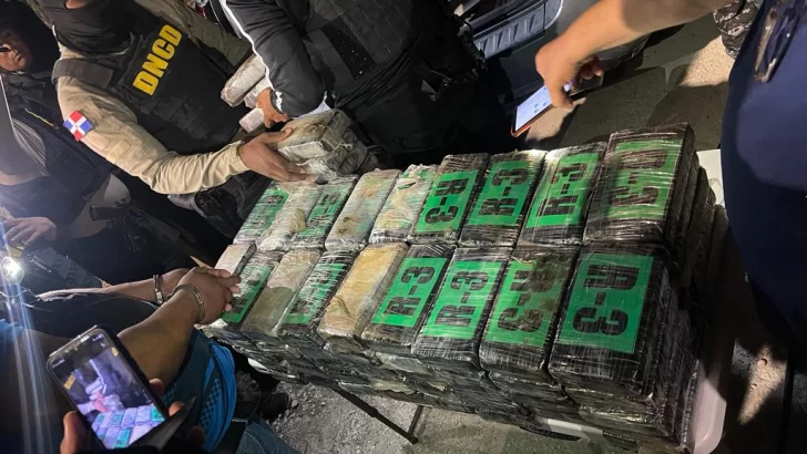 Decomisan cien paquetes de cocaína en Barahona