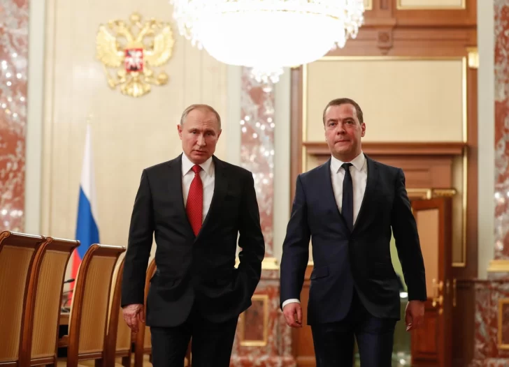 Dmitri-Medvedev-y-Putin-728x526