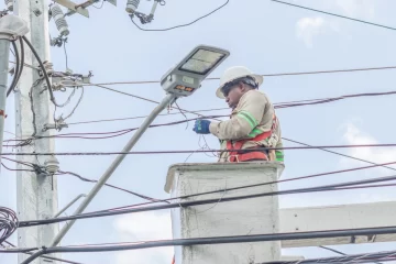 Edesur coloca lámparas Led y rehabilita redes en sector Ciudad Real II