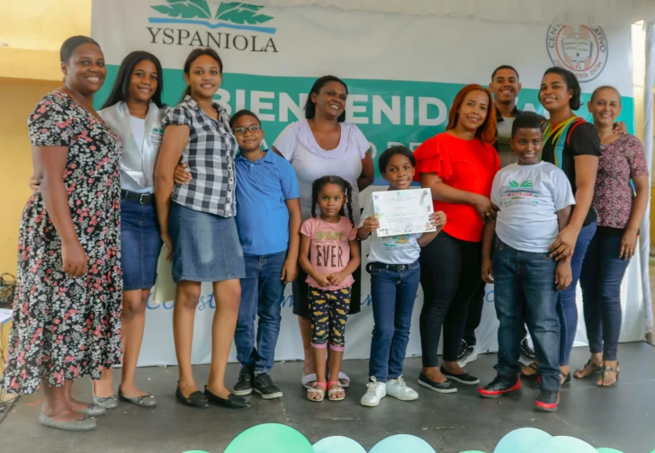 Fundación Yspaniola gradúa niños de su programa de alfabetización en Los Mina
