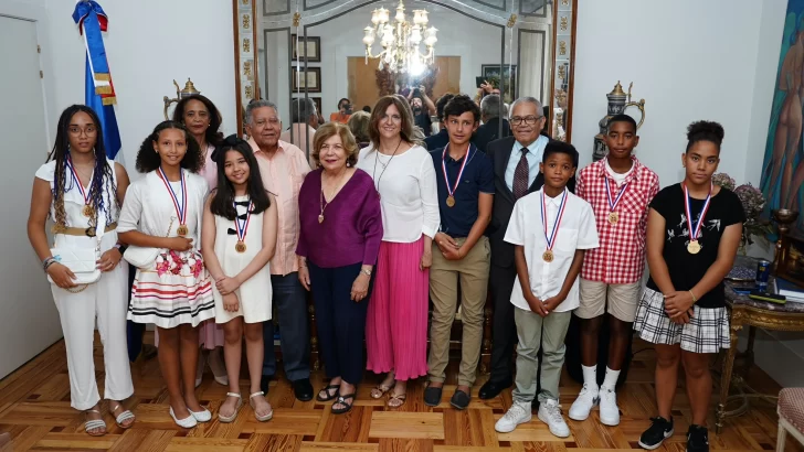 Embajada de la República Dominicana ante el Reino España entrega las Medallas a los Ganadores de la XIII Edición del Premio al Mérito Escolar 2023