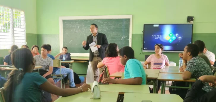 El complejo proceso de formar buenos maestros en la República Dominicana