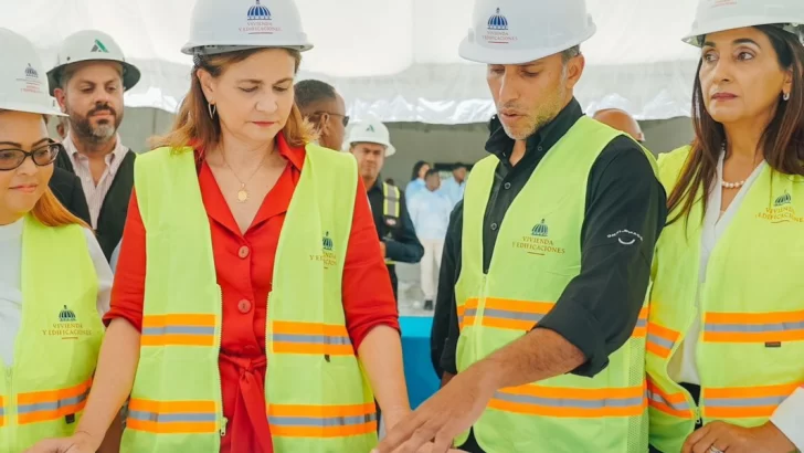 Vicepresidenta supervisa construcción de la UASD en Azua