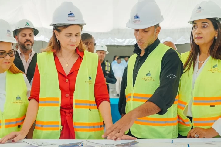 Vicepresidenta supervisa construcción de la UASD en Azua