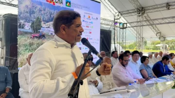 Ministro destaca apoyo del gobierno al sector agrícola en Constanza