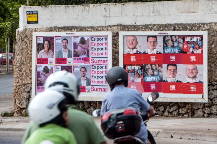 España encara la última semana antes de elecciones con muchos indecisos y votos por correo