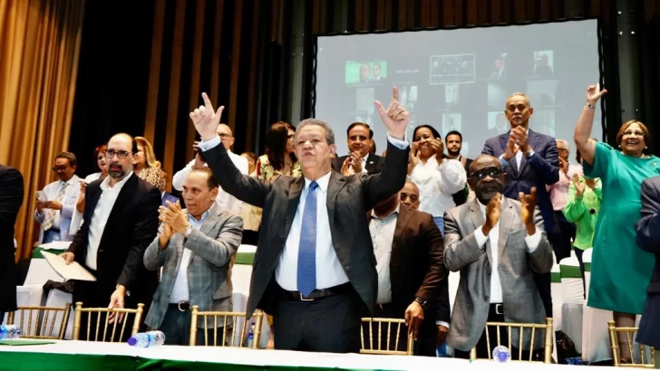Sin oposición, Leonel Fernández es proclamado precandidato presidencial de Fuerza del Pueblo