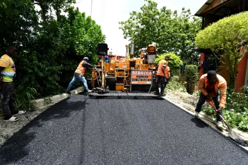 Obras Públicas invierte RD$ 200 millones en asfaltando calles de La Vega