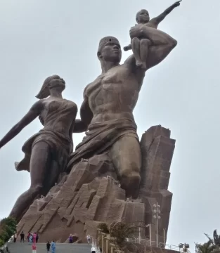 Monumento-al-Renacimiento-Africano-Dakar-Senegal.-632x728