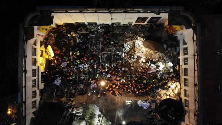 Once muertos tras el derrumbe del techo de un centro deportivo escolar en China
